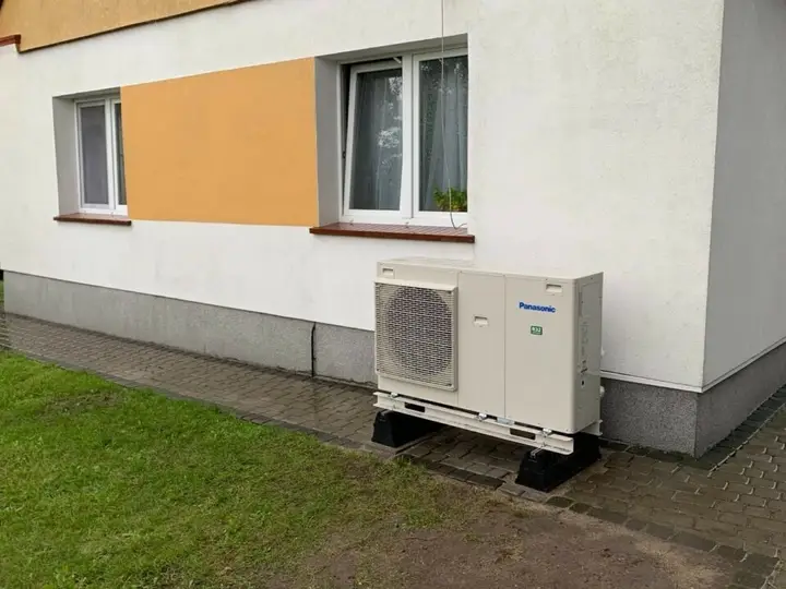 Zamontowana pompa ciepła Panasonic WH-MDC09J3E5 Monoblok
