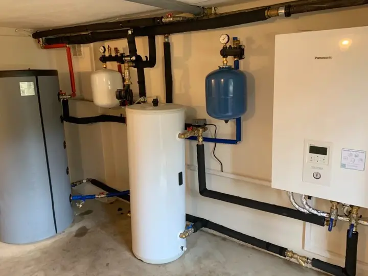Zamontowana pompa ciepła Panasonic T-CAP 9kW